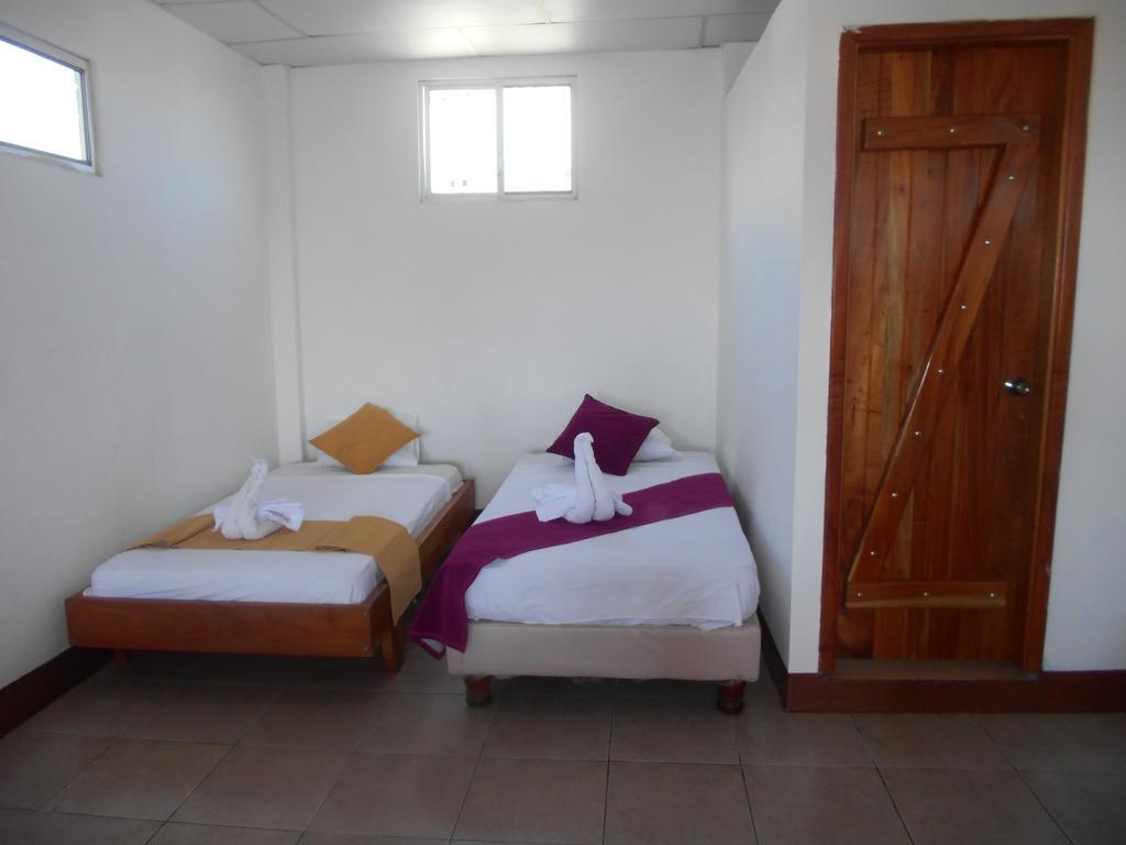 El Descanso Del Petrel Puerto Ayora  Ngoại thất bức ảnh